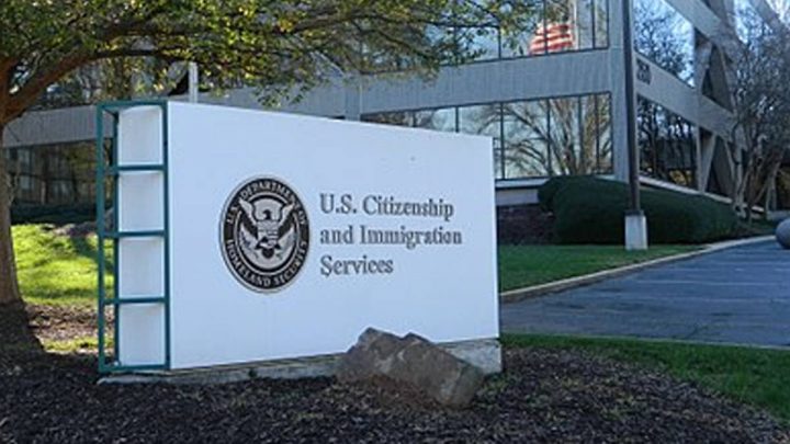 La Oficina de Ciudadanía y Servicios de Inmigración de EE.UU. (USCIS) busca voluntarios para procesar solicitudes de refugiados afganos