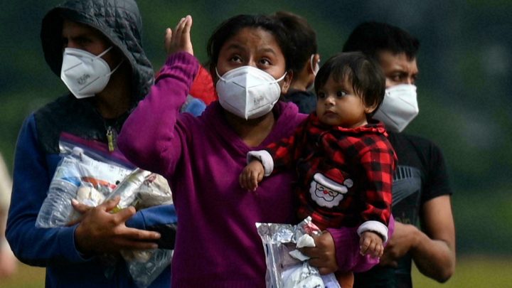 ICE anuncia que evitará deportar a migrantes víctimas de delitos.