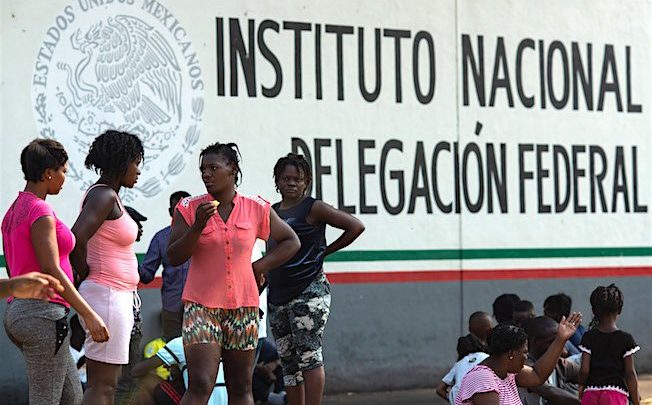 Migrantes haitianos en Tapachula exigen permisos de permanencia en México