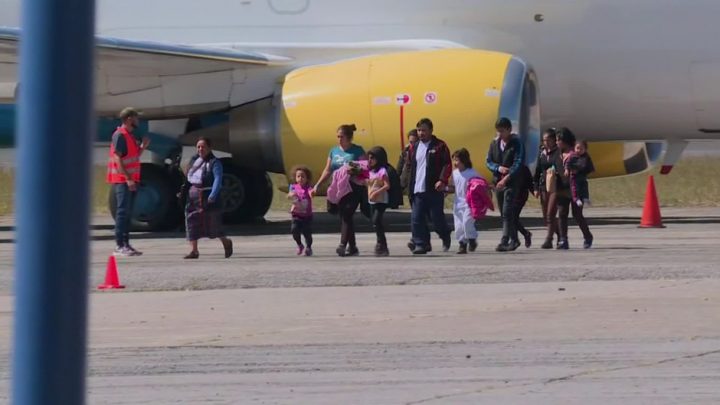 Centenas de migrantes expulsados por EEUU y México terminan en Guatemala.