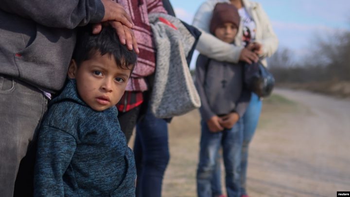 EE. UU. retoma programa para reunificar a menores centroamericanos con sus familias