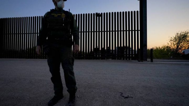 El gobernador de Texas ordena cerrar seis puntos de entrada en la frontera sur