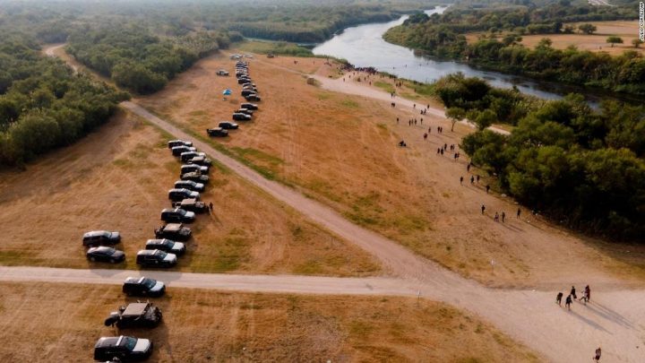 Texas aprueba ‘barrera de acero’ para disuadir a  migrantes en Del Río