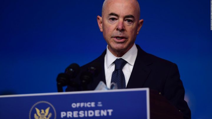 Biden pone fin a las detenciones masivas de inmigrantes en sus lugares de trabajo