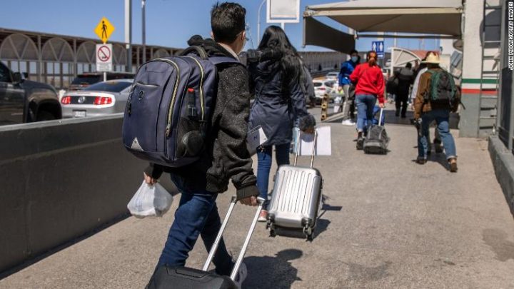 La administración de Biden se alista para revivir la política ‘Permanecer en México’ de la era Trump en noviembre