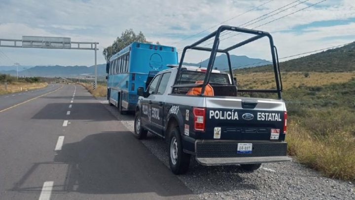 Alrededor de 100 migrantes centroamericanos hallados dentro de un autobús en Querétaro