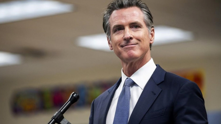 Estudiantes recibirán 10 mil dólares por realizar servicio comunitario en California