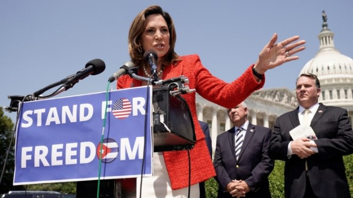 Congresista de EE. UU. presenta plan migratorio «intermedio» para los indocumentados