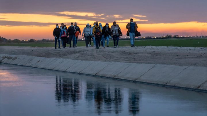 Migrantes venezolanos aumentan en un 12.000 % en la frontera sur de EE.UU.