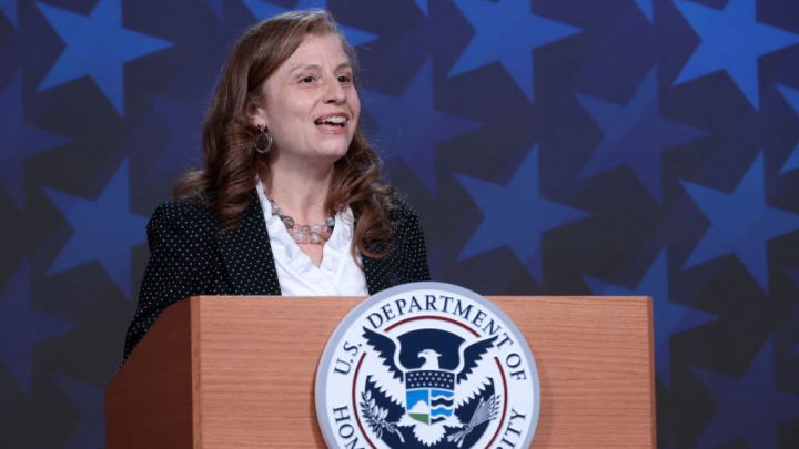 USCIS restituye el mensaje de su misión, más abierto a los inmigrantes