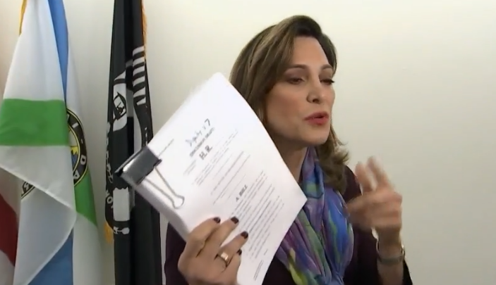 Presentan proyecto de ley que daría residencia legal a indocumentados