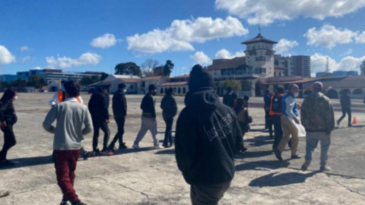 Arriba a Guatemala  vuelo con 137 guatemaltecos retornados desde México