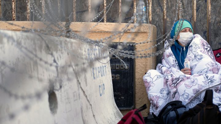 Más rusos encuentran formas de saltarse los límites de asilo en la frontera de EEUU