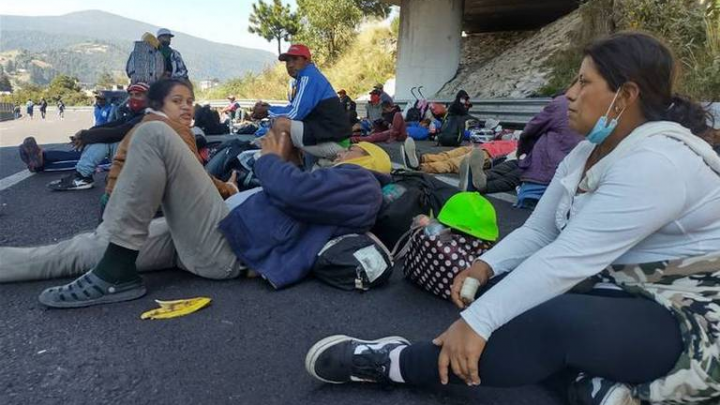 Abandonan tráiler con más de 160 migrantes en Monclova, Coahuila