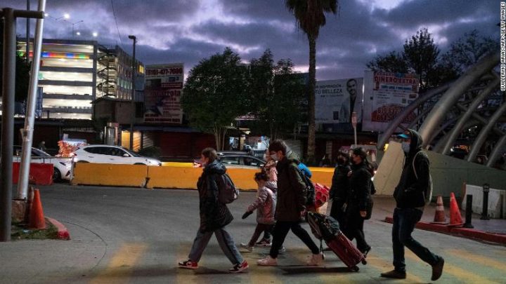 Admiten en EE.UU. a familia ucraniana después de ser detenida en la frontera con México