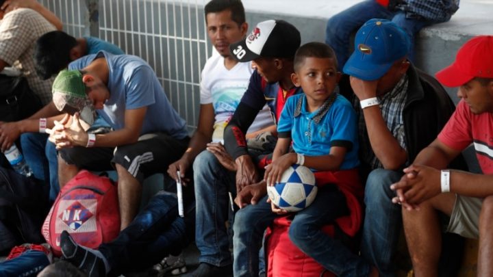 México rescata a más de 300 migrantes, la mayoría guatemaltecos