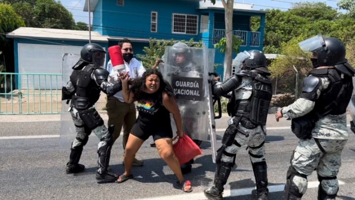 Grupo de unos 800 migrantes sale del sur de México