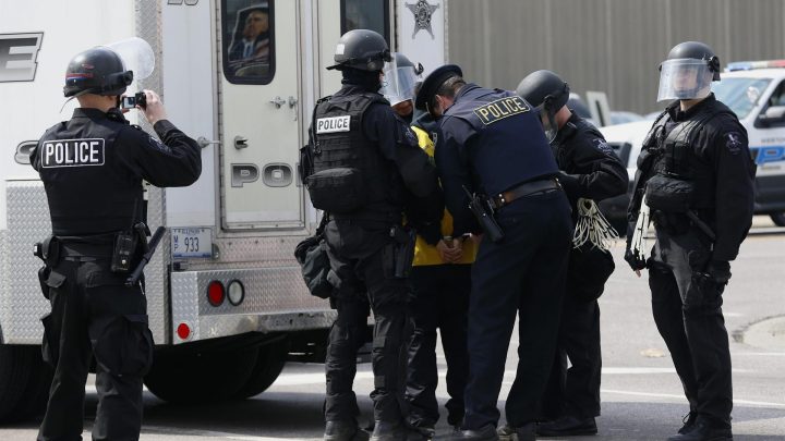 Título 42: Senadores buscan extender expulsión expedita de migrantes con leyes