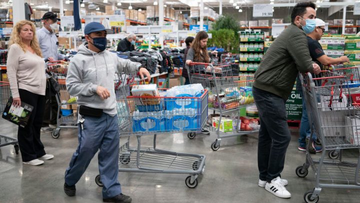 EEUU: la economía se contrajo en el último trimestre pese al gasto de consumidores
