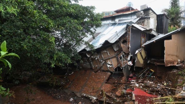 Honduras sufre el impacto de una fuerte onda tropical