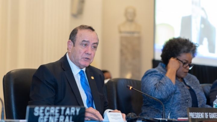 El presidente de Guatemala acusa de “amenazas y extorsión” a la CIDH