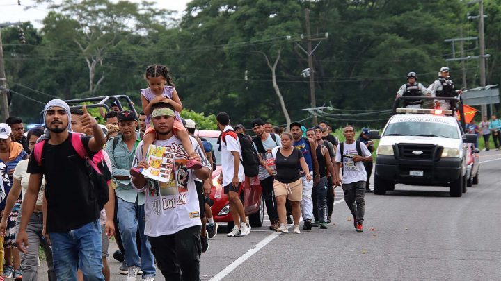 Caravana de migrantes venezolanos parte desde México
