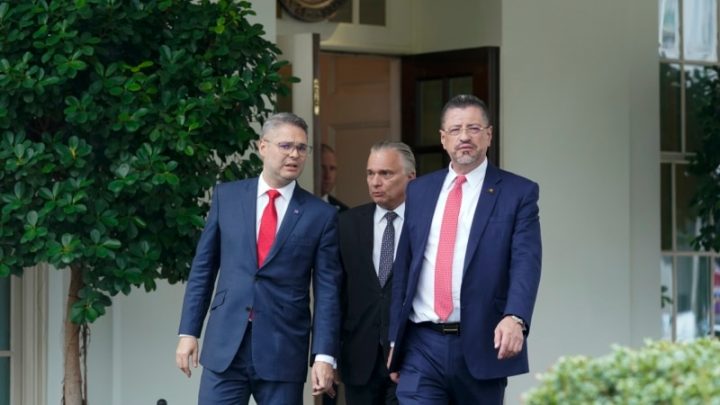 Presidente de Costa Rica firma decreto de emergencia nacional por “crisis migratoria”