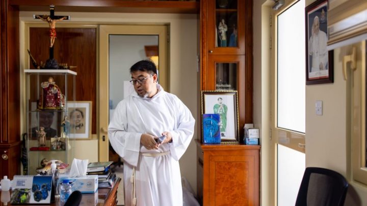 Cambio en trámite de Green Cards pone en riesgo a líderes religiosos