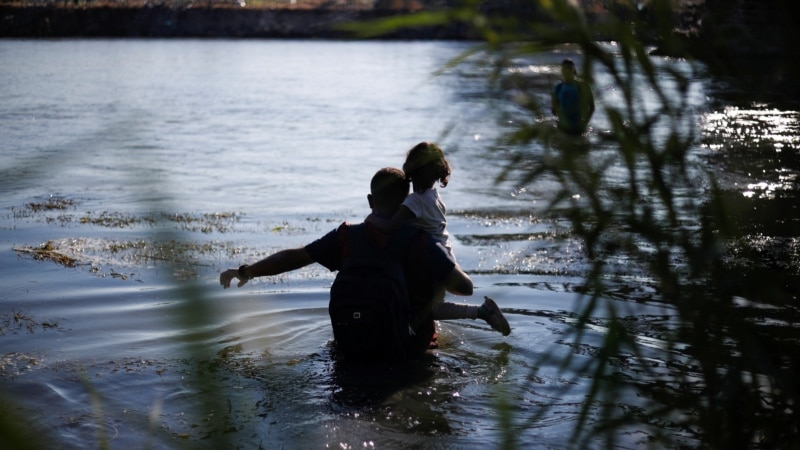 México explora iniciar vuelos de retorno de migrantes a Ecuador, Venezuela y Colombia