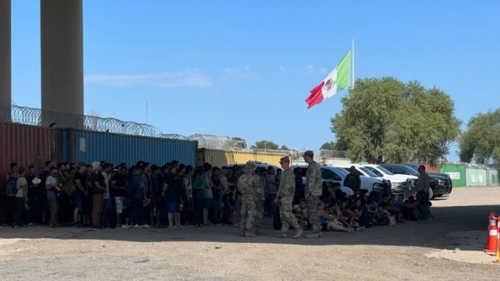 EEUU reporta más de 2,4 millones de encuentros con migrantes en el último año
