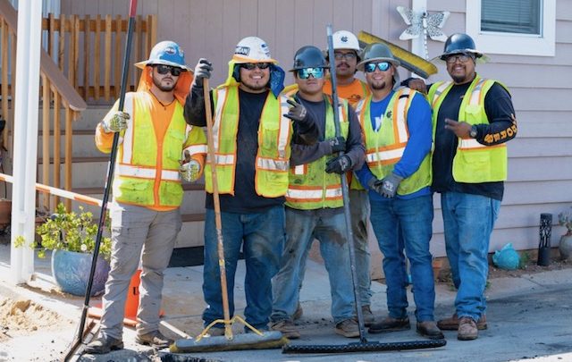 Trabajadores inmigrantes se organizan con el Sindicato de Trabajadores de la Construcción y ganan estatus migratorio