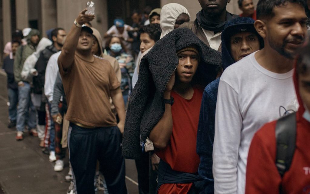 Alcalde Eric Adams: La ciudad de Nueva York está desbordada de inmigrantes