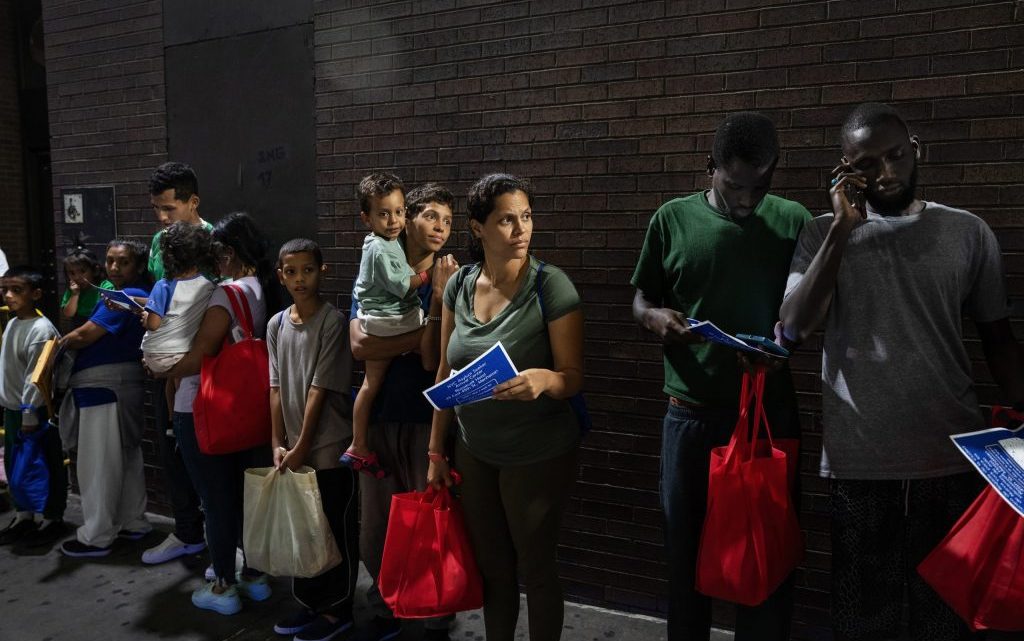 Biden amplía el programa de reunificación familiar para ecuatorianos. Esto debes saber