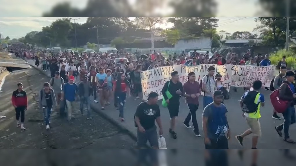 5.000 inmigrantes viajan en caravana hacia EEUU desde la frontera sur de México