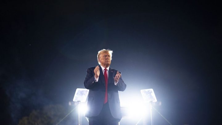 Redadas masivas, campamentos gigantes y deportaciones en masa: Planes de inmigración de Trump para 2025