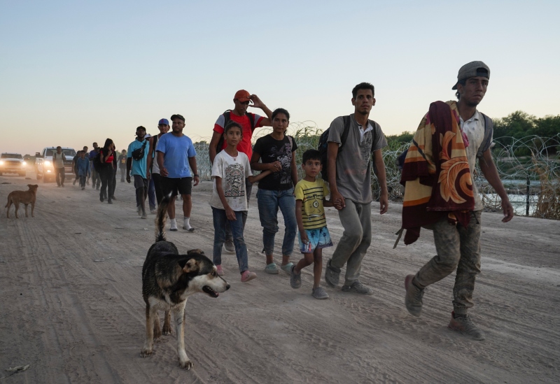 Estados Unidos cierra el paso a vehículos en dos tramos de la frontera con México