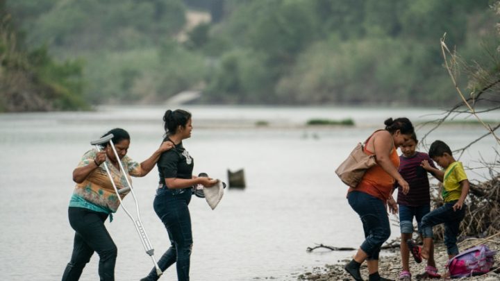 Llegada de inmigrantes en la frontera sur de EEUU disminuyó 14% en octubre