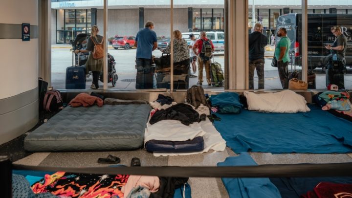 Chicago se prepara para buscar refugio a más de 2.000 inmigrantes en invierno