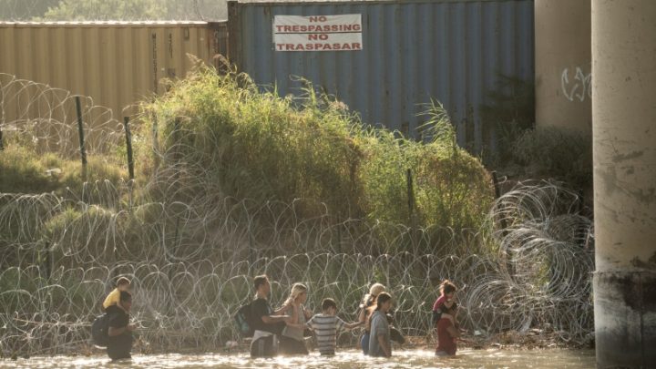 Un nuevo proyecto de ley permitirá a Texas arrestar a inmigrantes indocumentados