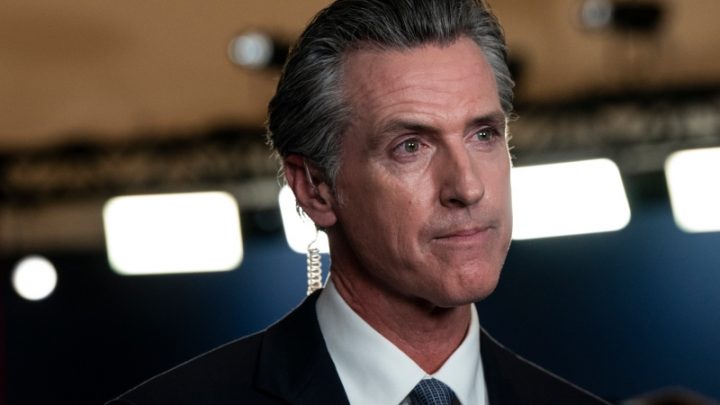 California se convierte en el primer estado en ofrecer seguro médico a indocumentados