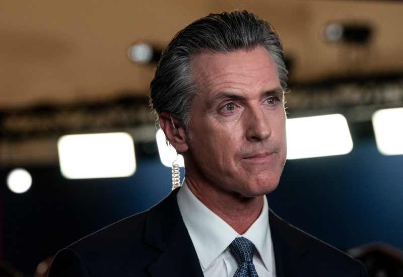 California se convierte en el primer estado en ofrecer seguro médico a indocumentados