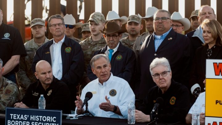 Departamento de Justicia demandará a Texas si aplica la ley SB4