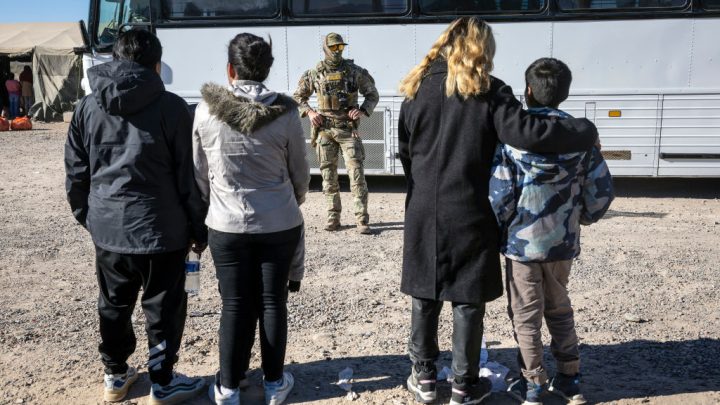 Inminente fallo judicial frenaría la separación de familias migrantes en la frontera con México