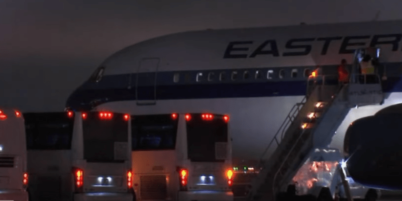 Solicitantes de asilo que se dirigían a Nueva York aterrizaron inesperadamente en Filadelfia