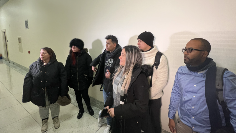 Cubanos con I-220A llegan a Washington para pedir parole y acogerse a la Ley de Ajuste