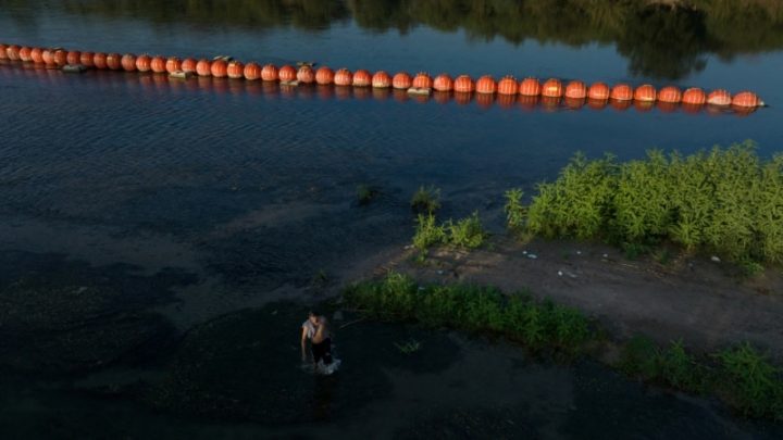 Corte EEUU reconsiderará obligar a Texas a eliminar la barrera migratoria del Río Grande