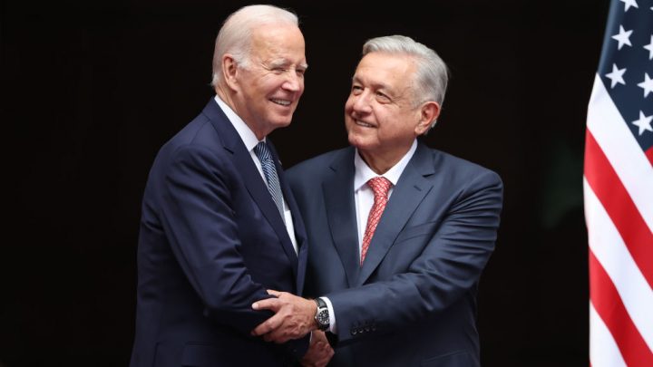 Biden pide ayuda a México para detener el aumento récord de inmigrantes