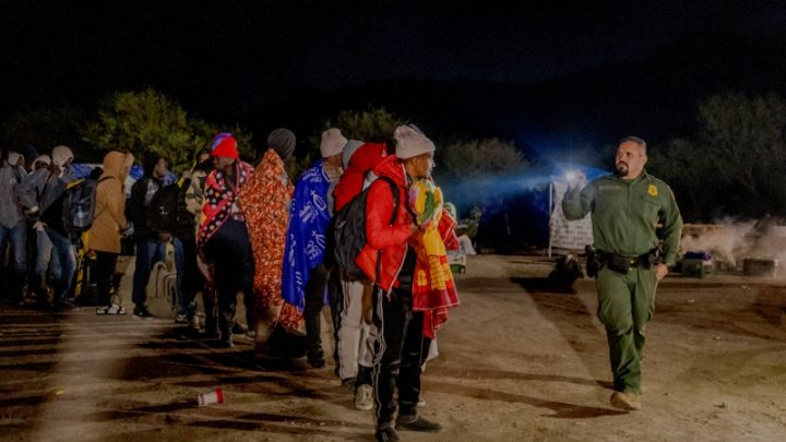 300.000 inmigrantes fueron procesados en la frontera en diciembre