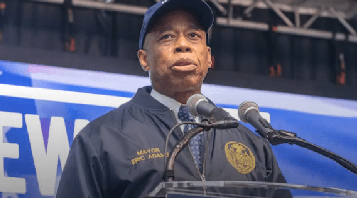 Eric Adams señaló a Greg Abbott de usar a los inmigrantes al enviarlos a Nueva Jersey