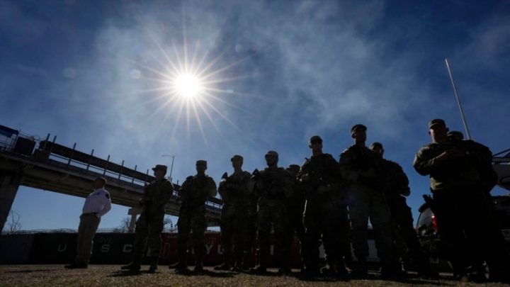 Gobierno de EEUU asegura que una nueva ley fronteriza dará “más herramientas” para frenar  olas de migrantes